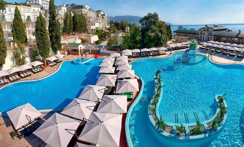 Пять причин поехать  на майские каникулы  в Palmira Palace Resort & Spa