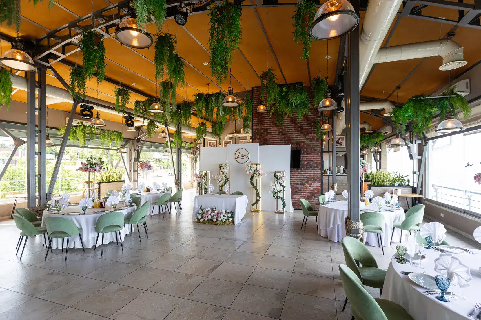 Корпоративное мероприятие на первой береговой линии Ресторан «На Крыше»