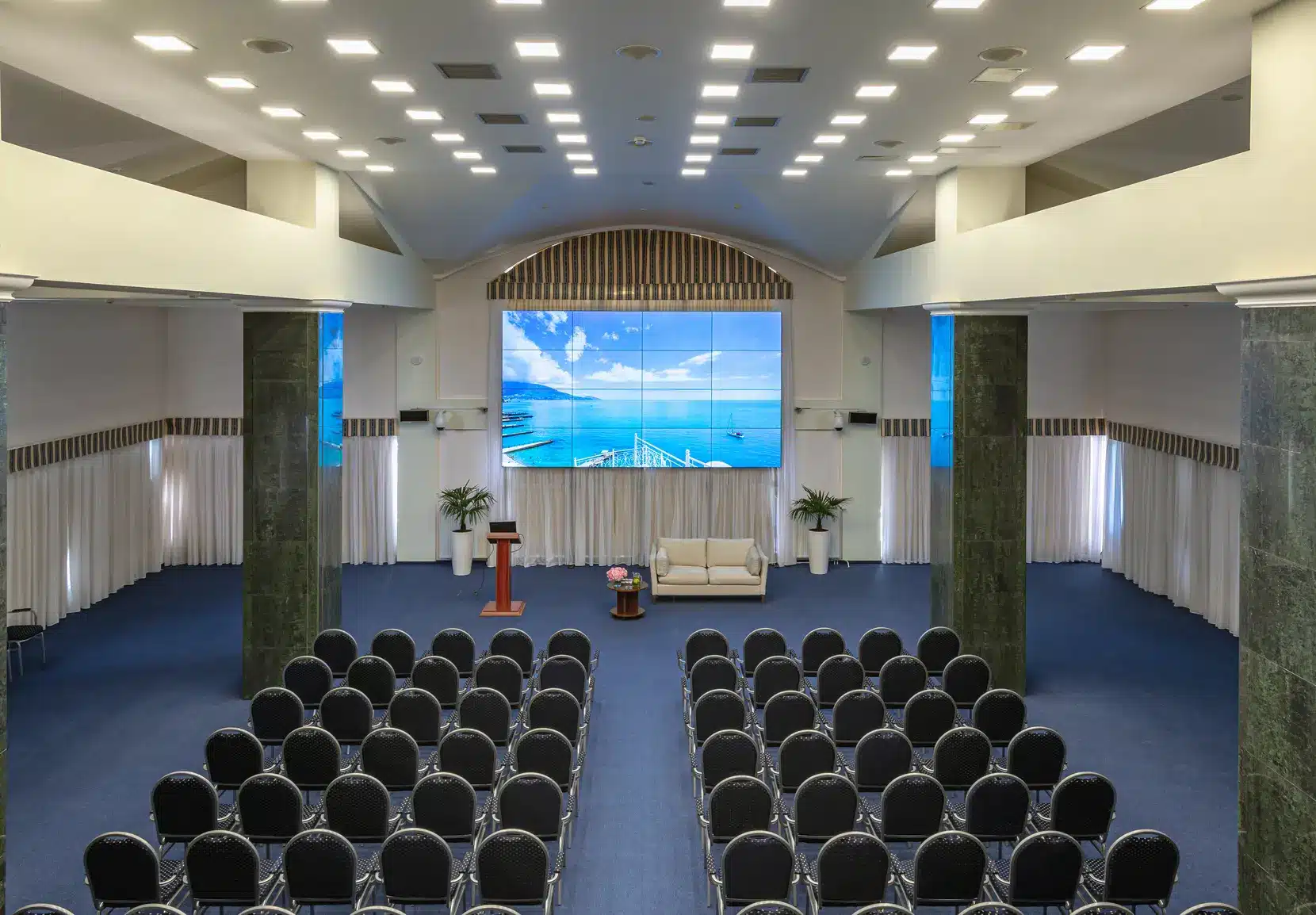 Корпоративное мероприятие на первой береговой линии Конференц-зал «Таврический»