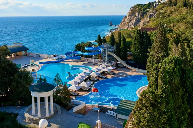 Курорт на первой береговой линии на ЮБК в Курпатах Palmira Palace